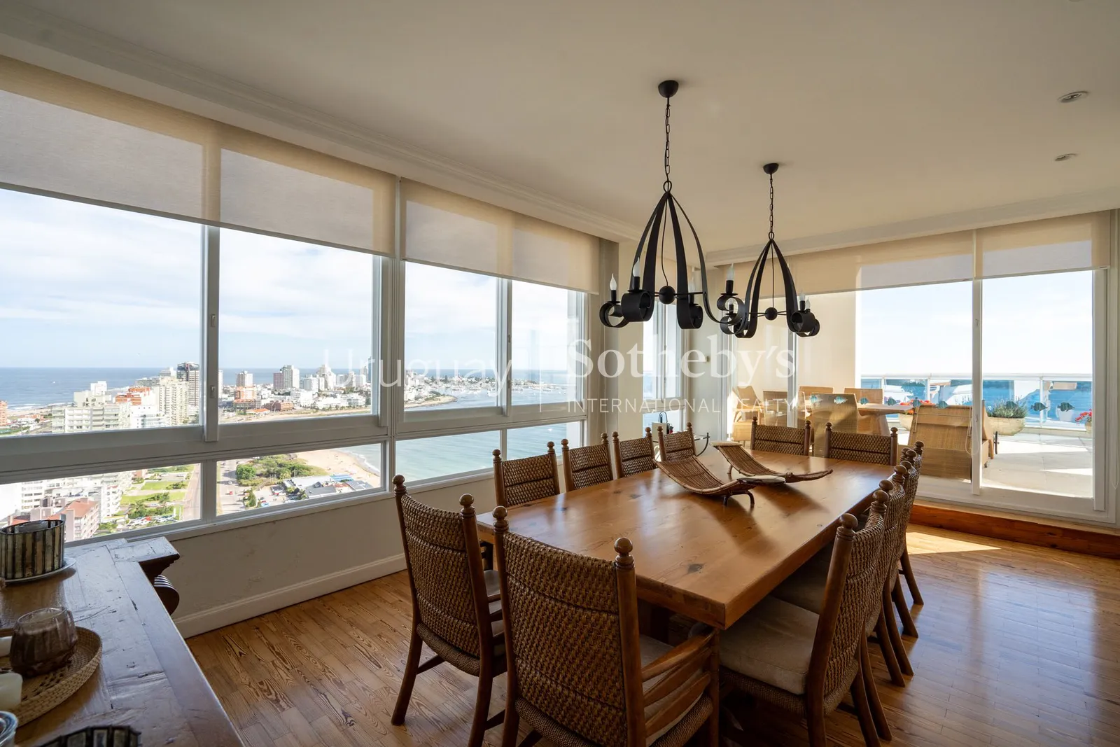 Penthouse de 4 dormitorios en alquiler en Playa Mansa – foto 20 de 38