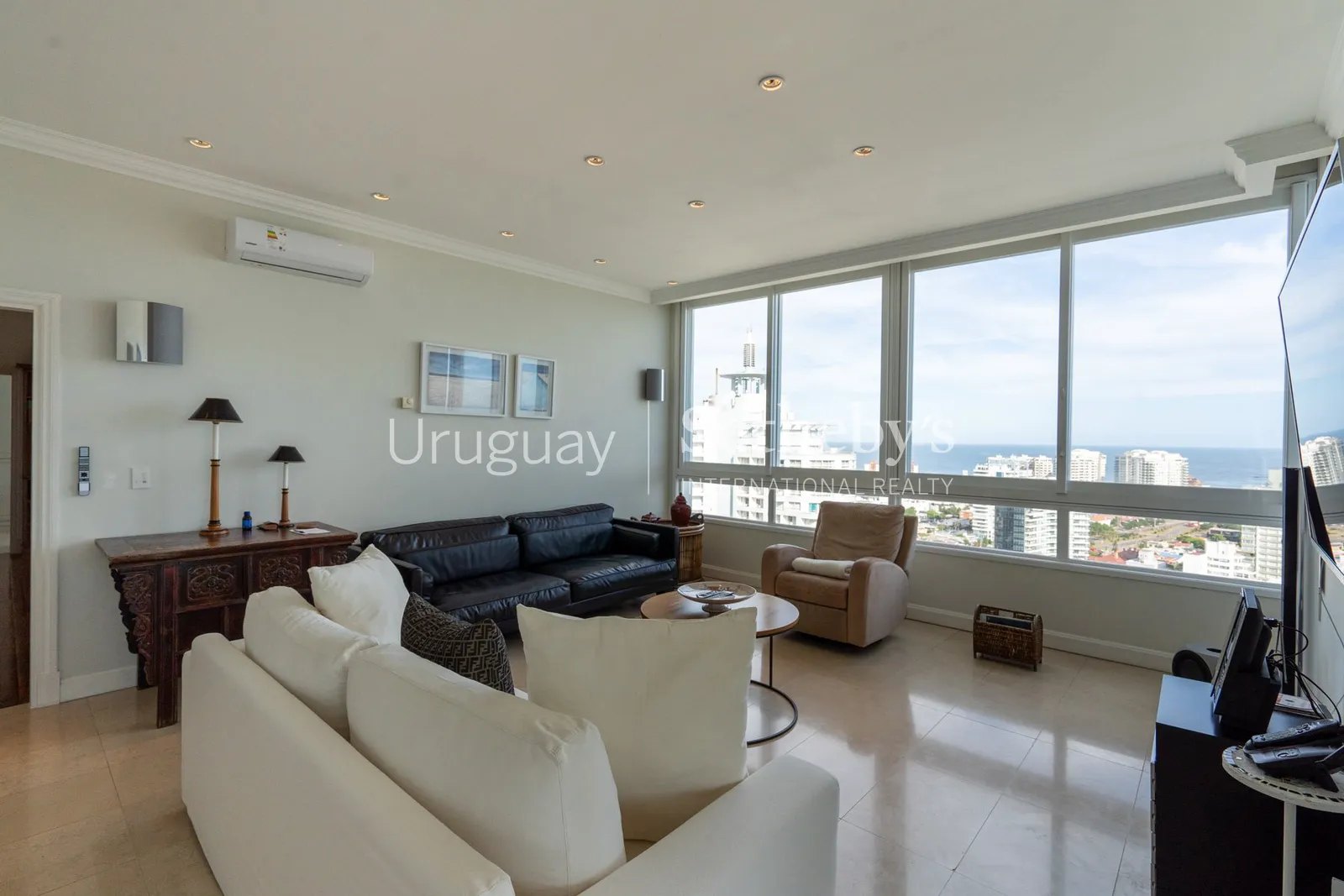 Penthouse de 4 dormitorios en alquiler en Playa Mansa – foto 10 de 38