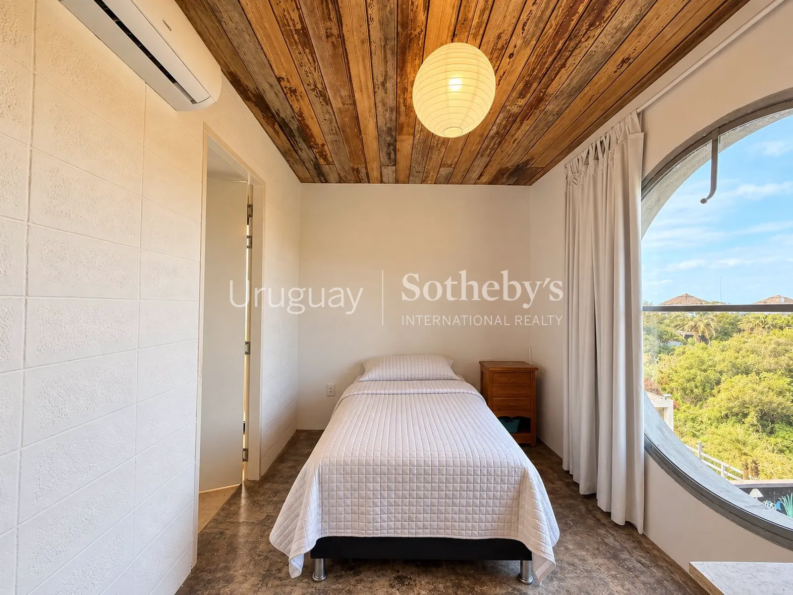Splendid property in La Barra with sea view