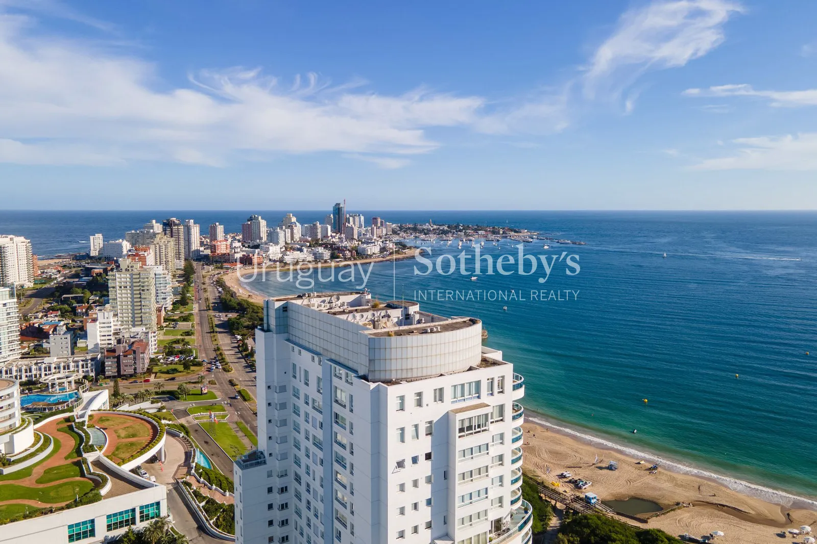 Penthouse de 4 dormitorios en alquiler en Playa Mansa – foto 38 de 38