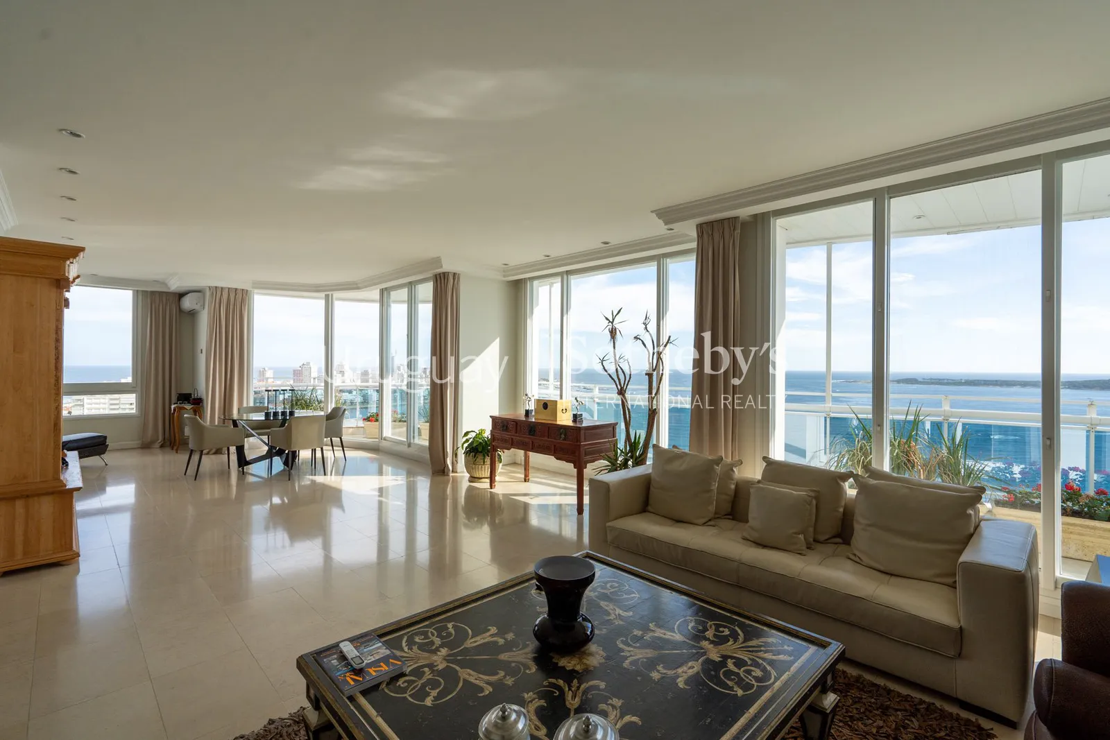 Penthouse de 4 dormitorios en alquiler en Playa Mansa – foto 5 de 38
