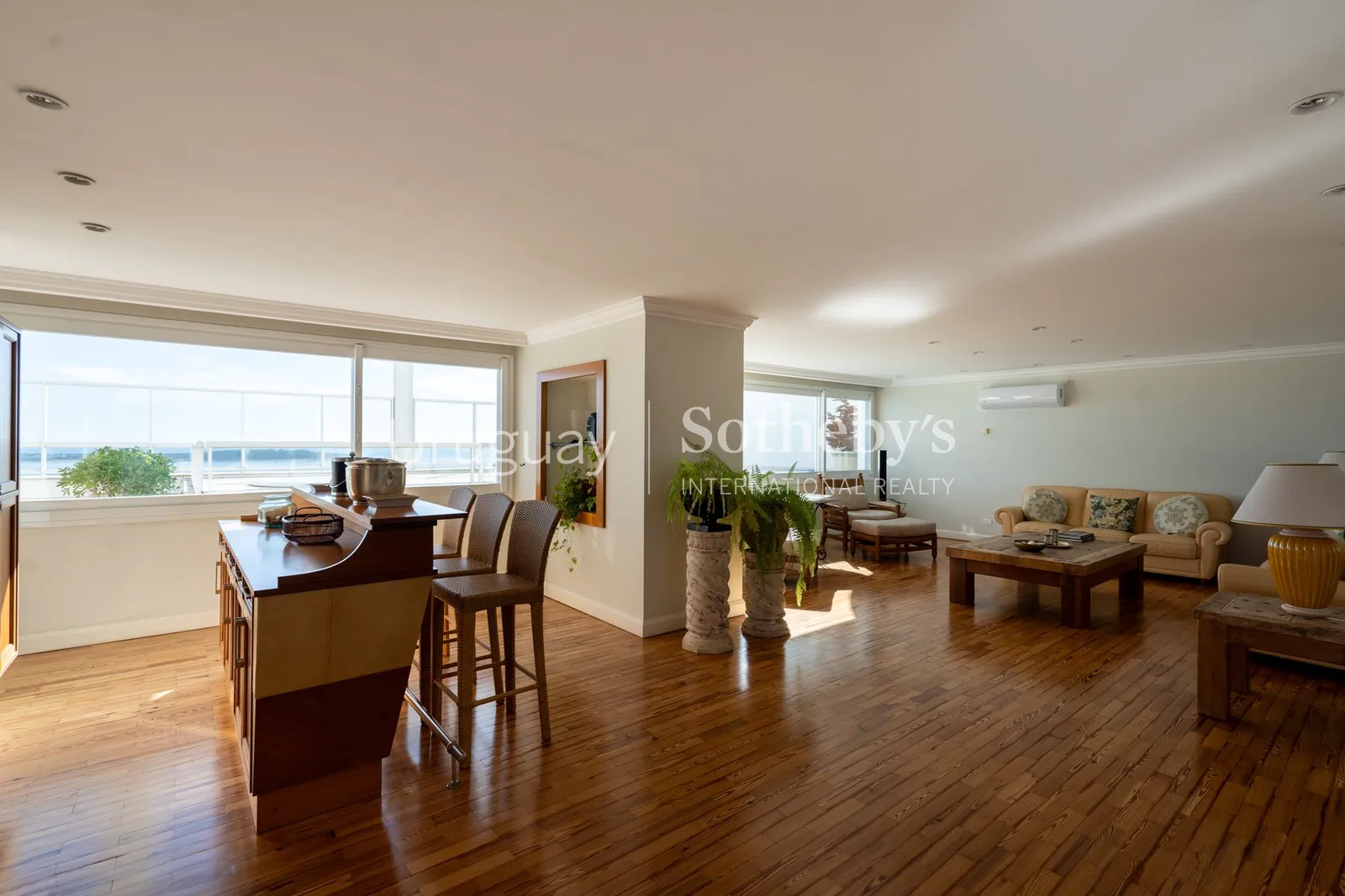 Penthouse de 4 dormitorios en alquiler en Playa Mansa – foto 19 de 38