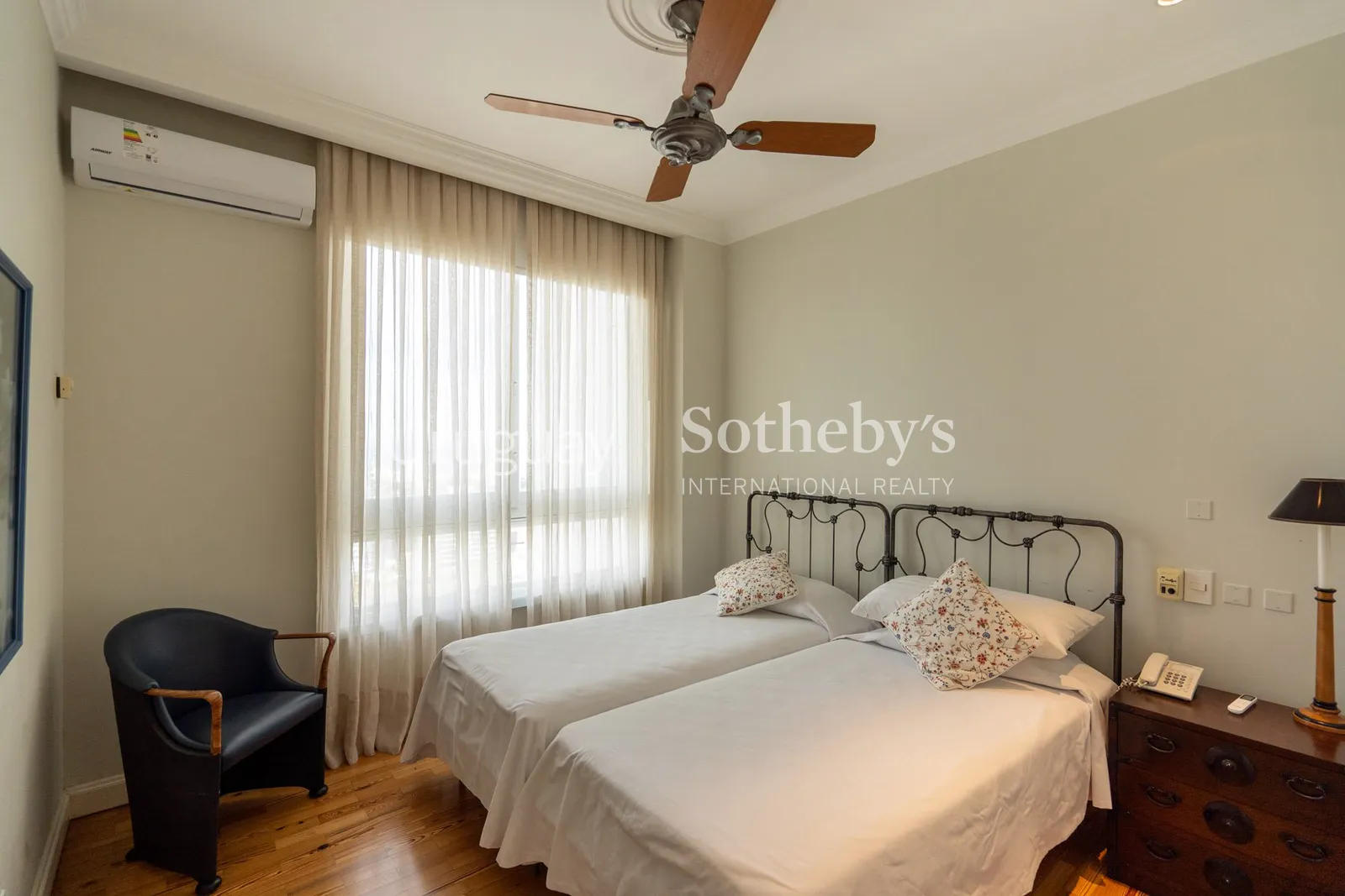 Penthouse de 4 dormitorios en alquiler en Playa Mansa – foto 26 de 38