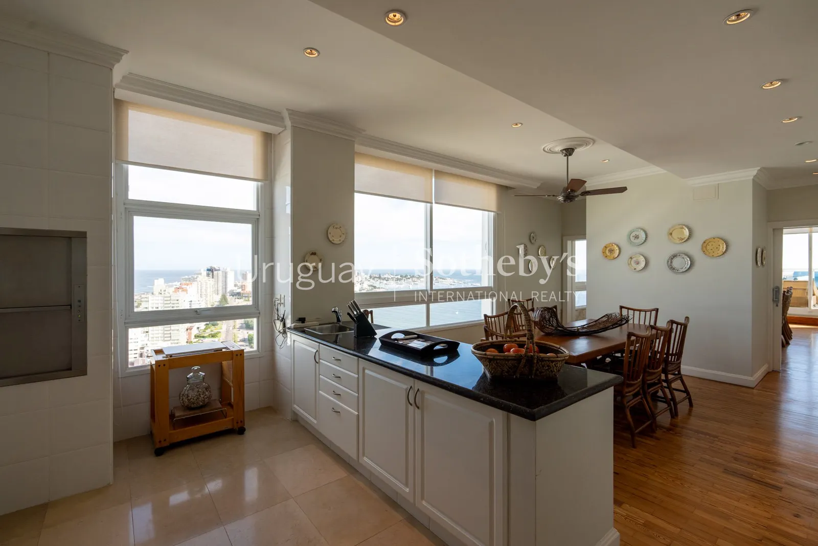 Penthouse de 4 dormitorios en alquiler en Playa Mansa – foto 14 de 38