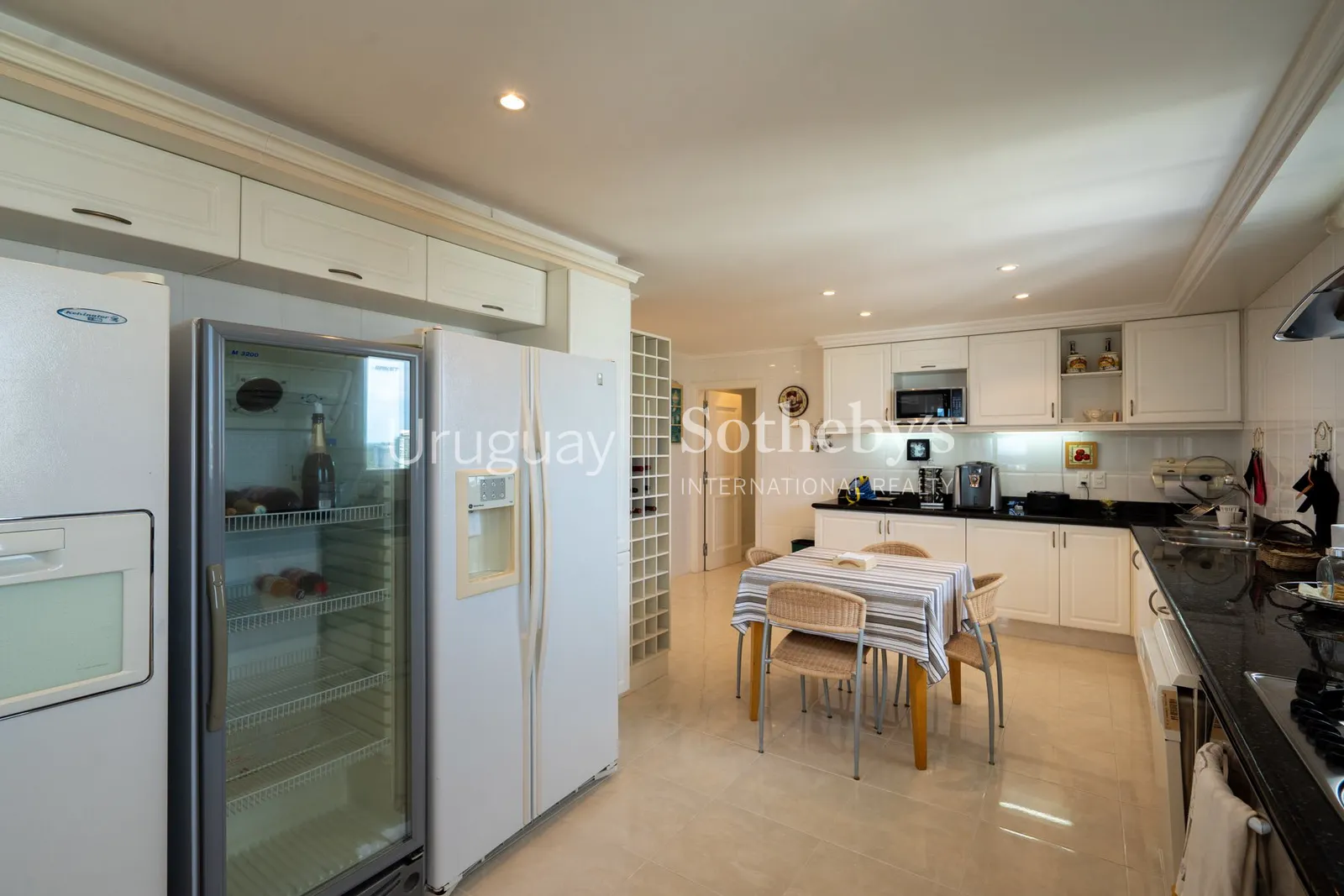 Penthouse de 4 dormitorios en alquiler en Playa Mansa – foto 15 de 38