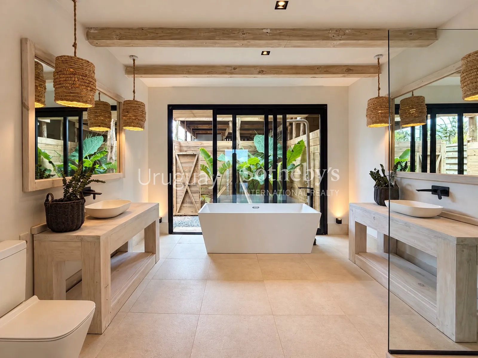 Exclusive designer residence with 180° ocean views – photo 5 of 22