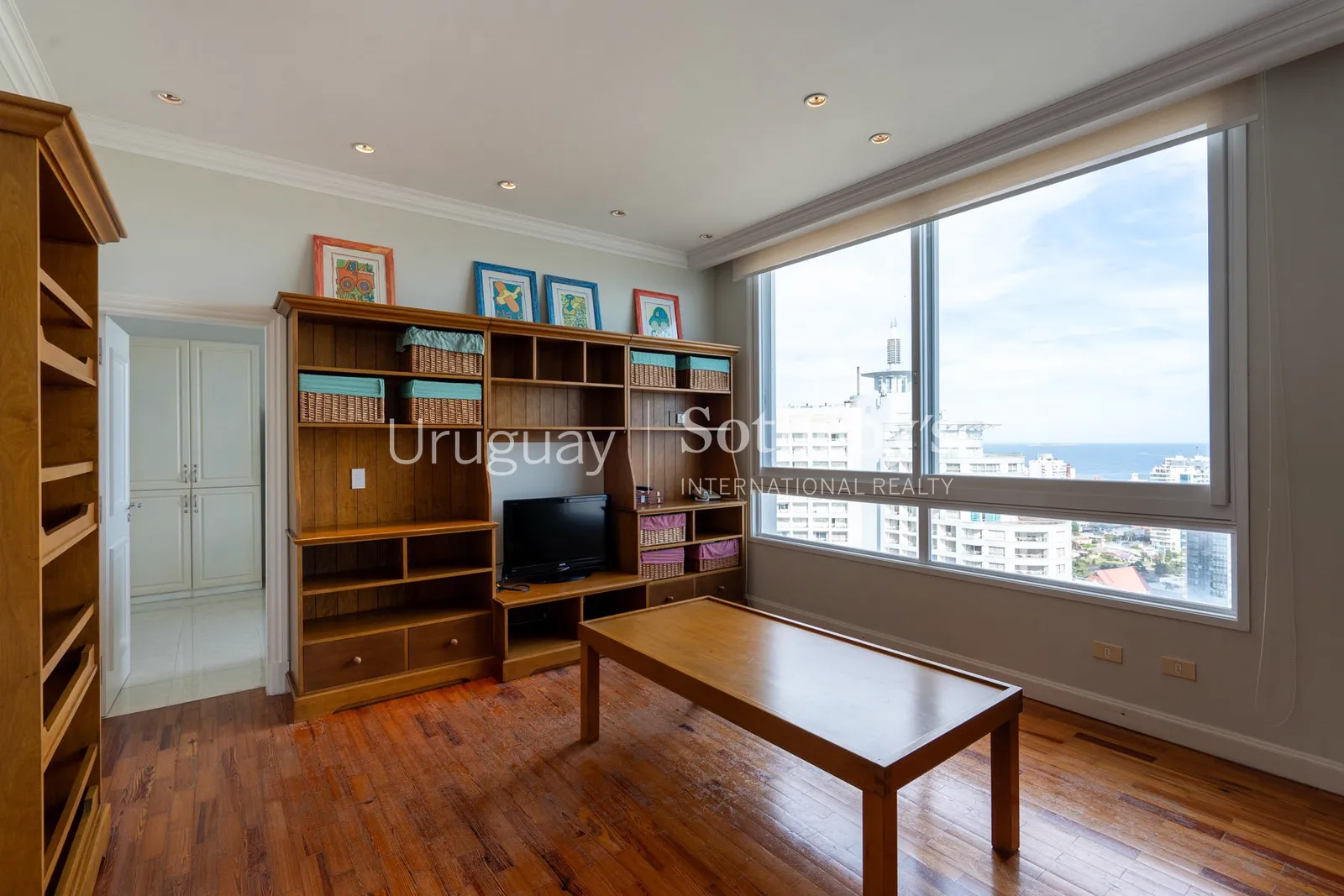 Penthouse de 4 dormitorios en alquiler en Playa Mansa – foto 13 de 38