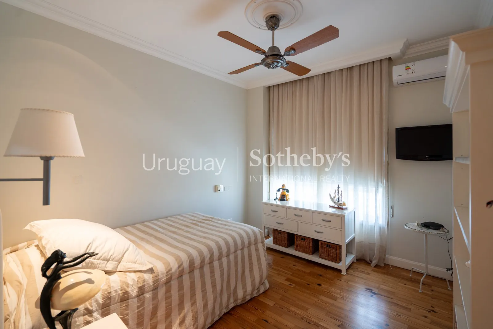 Penthouse de 4 dormitorios en alquiler en Playa Mansa – foto 30 de 38