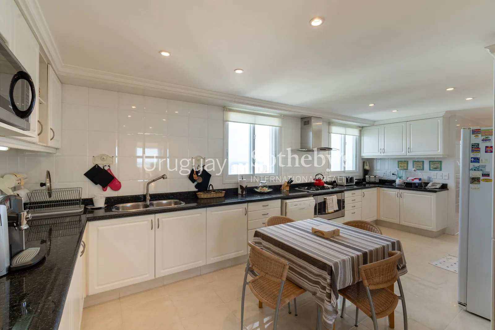 Penthouse de 4 dormitorios en alquiler en Playa Mansa – foto 16 de 38