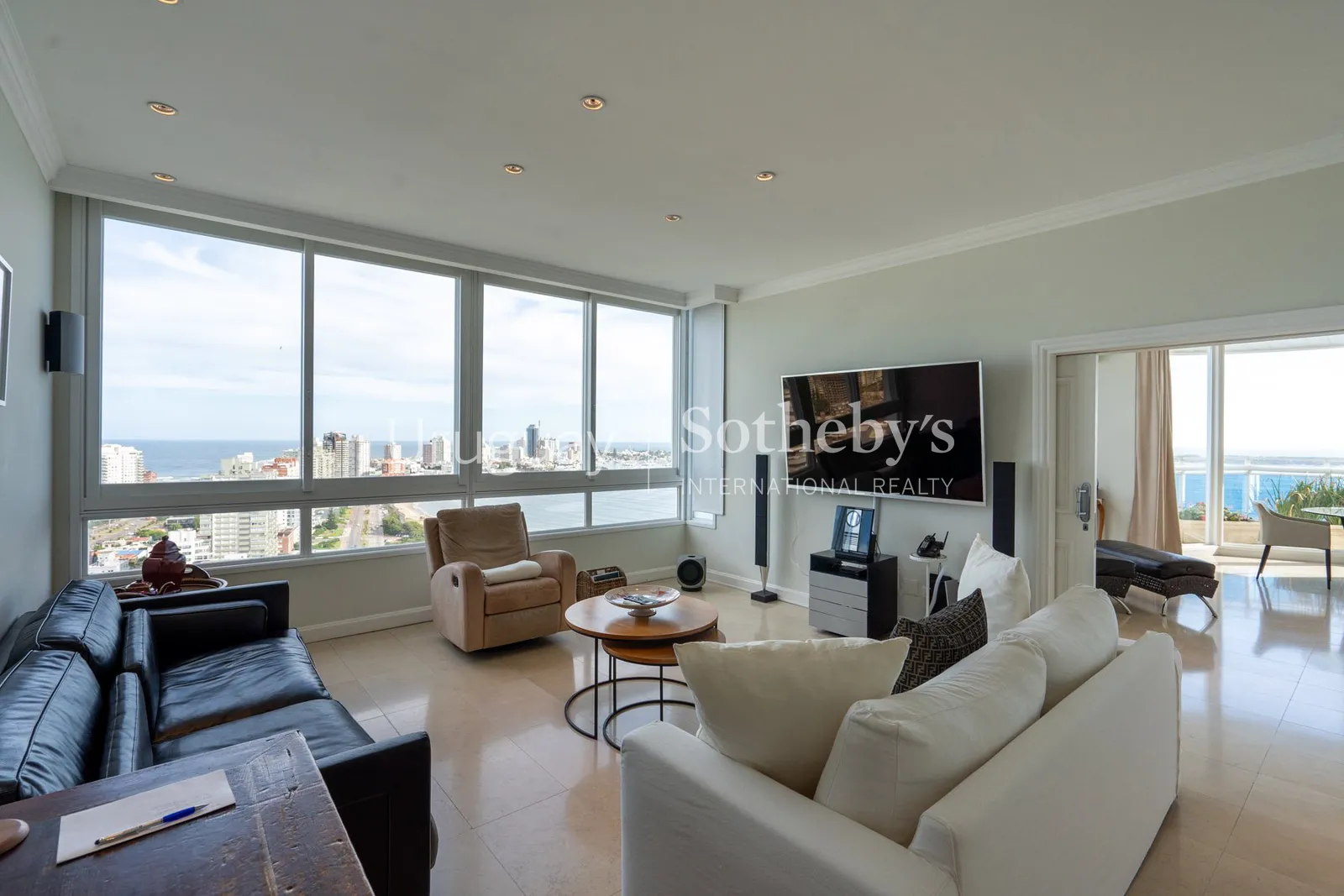 Penthouse de 4 dormitorios en alquiler en Playa Mansa – foto 11 de 38