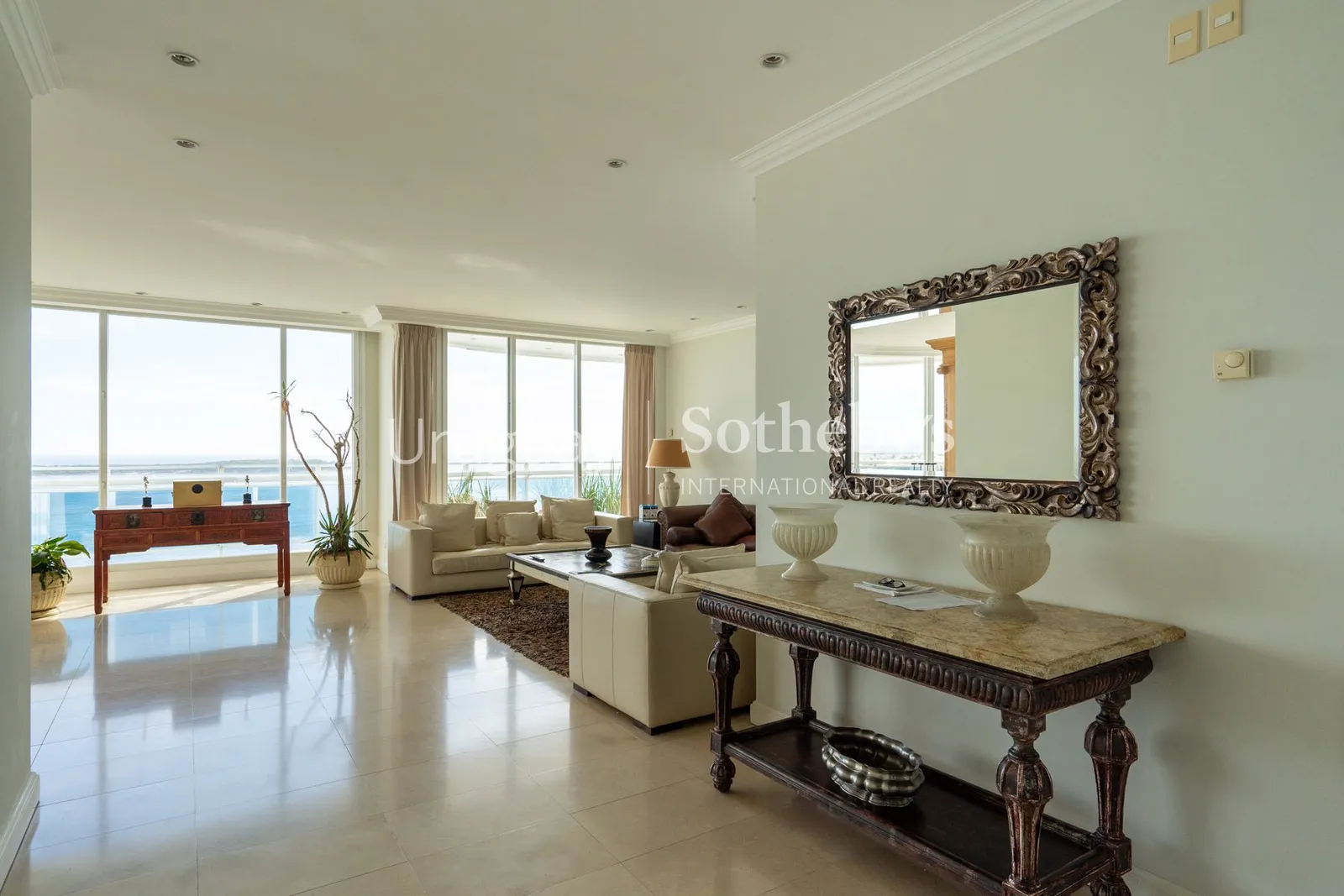 Penthouse de 4 dormitorios en alquiler en Playa Mansa – foto 2 de 38