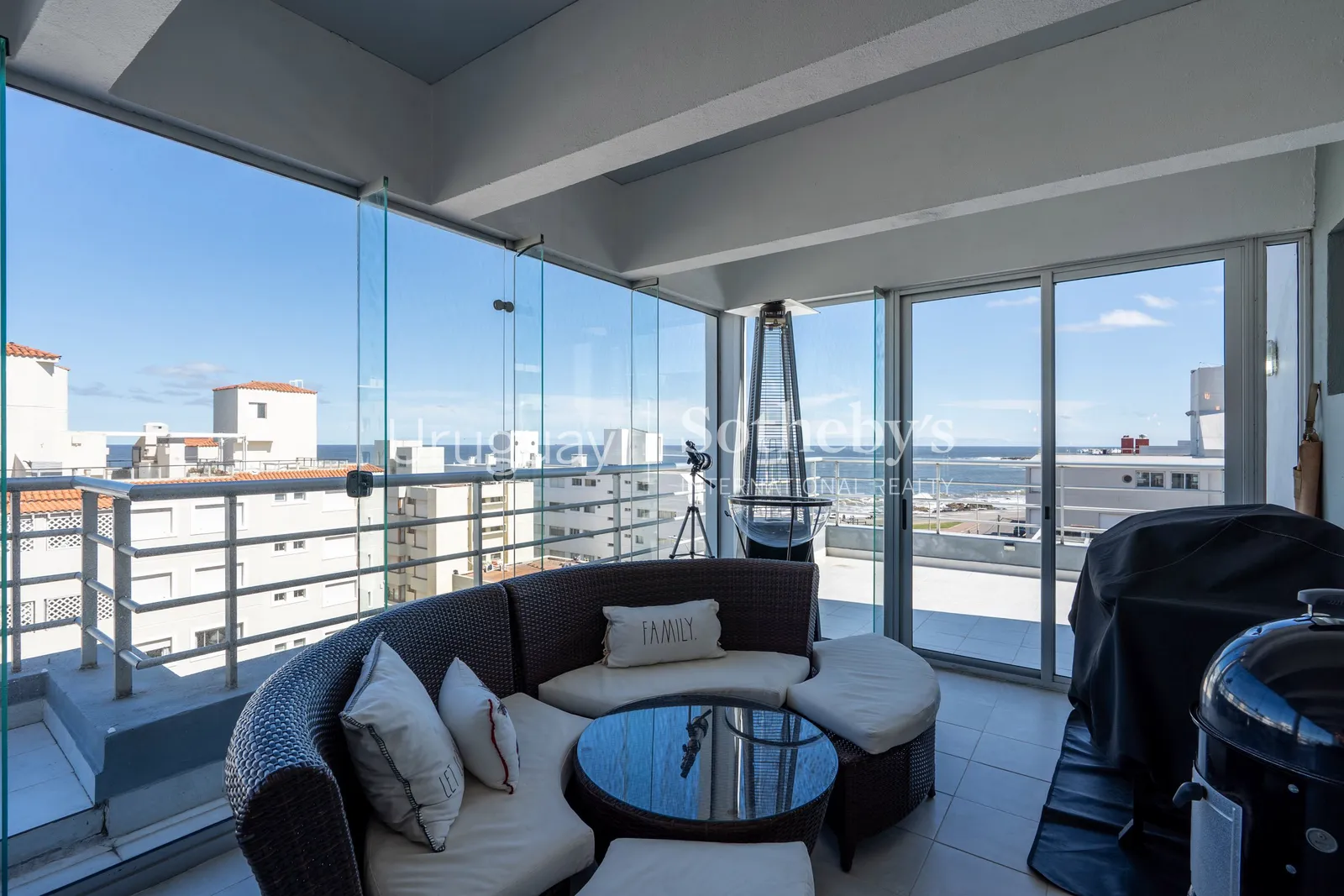 Dúplex con piscina privada y vistas al mar en Península