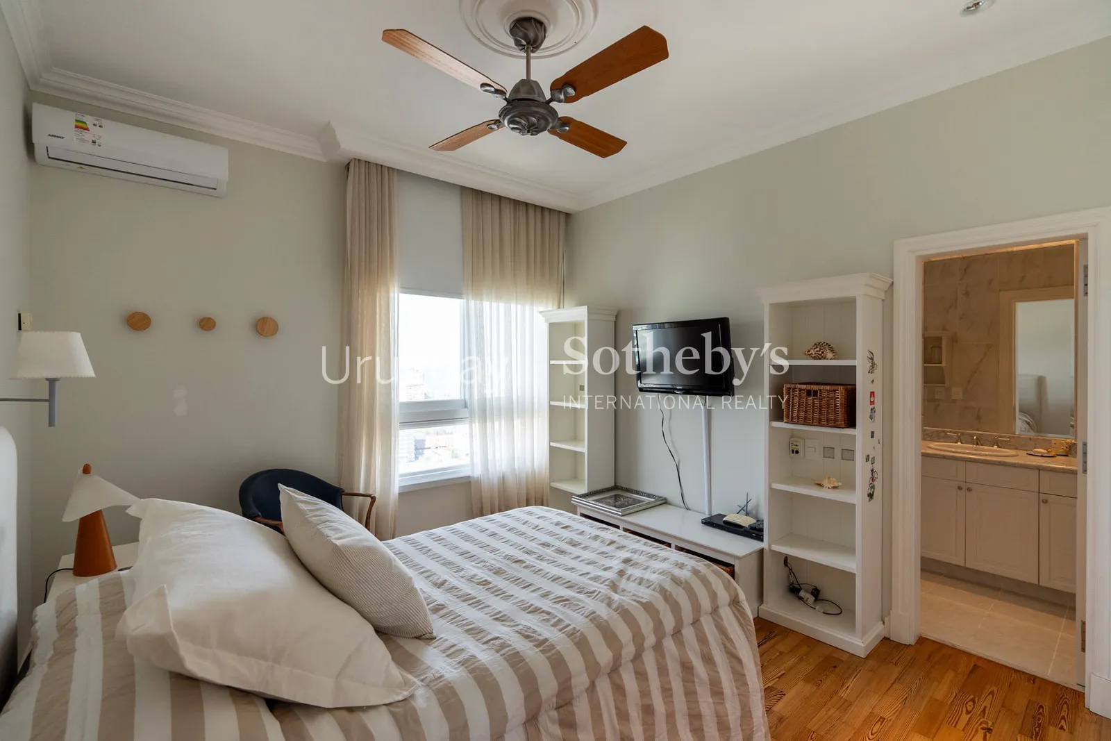 Penthouse de 4 dormitorios en alquiler en Playa Mansa – foto 28 de 38