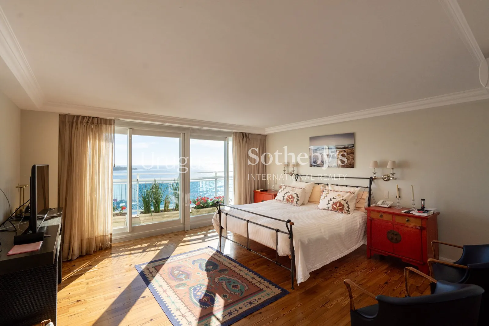 Penthouse de 4 dormitorios en alquiler en Playa Mansa – foto 18 de 38