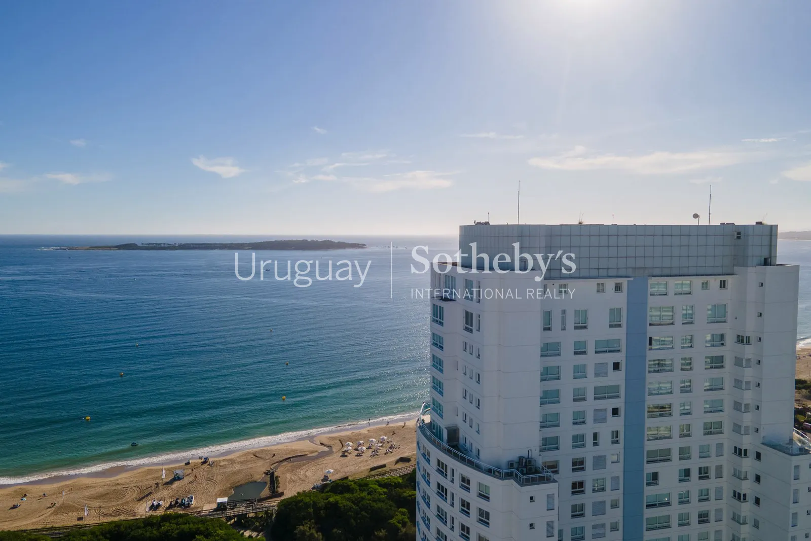 Penthouse de 4 dormitorios en alquiler en Playa Mansa – foto 37 de 38