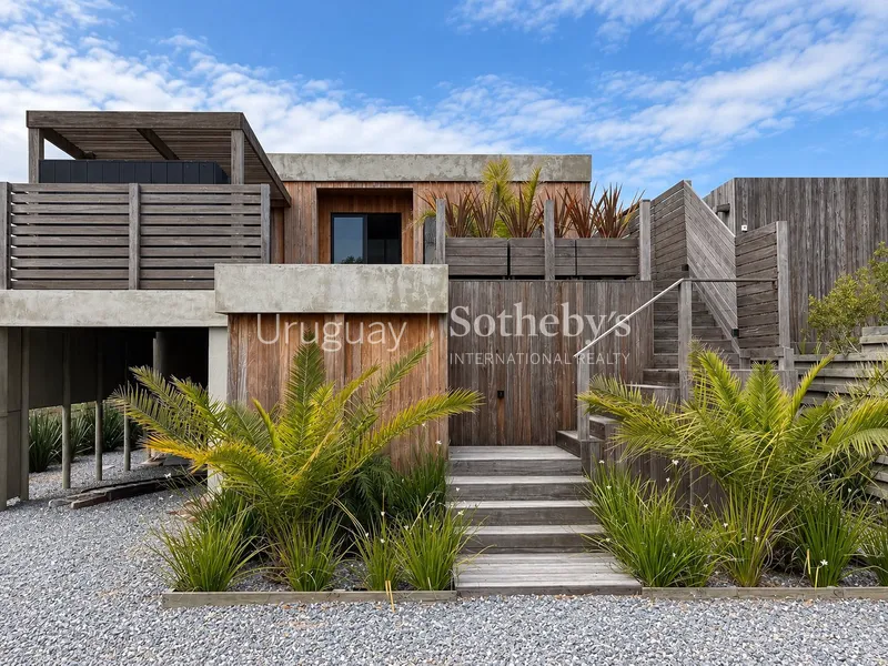 Exclusive designer residence with 180° ocean views - Punta Piedras