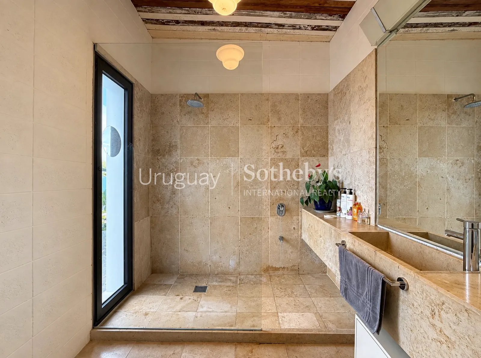Splendid property in La Barra with sea view