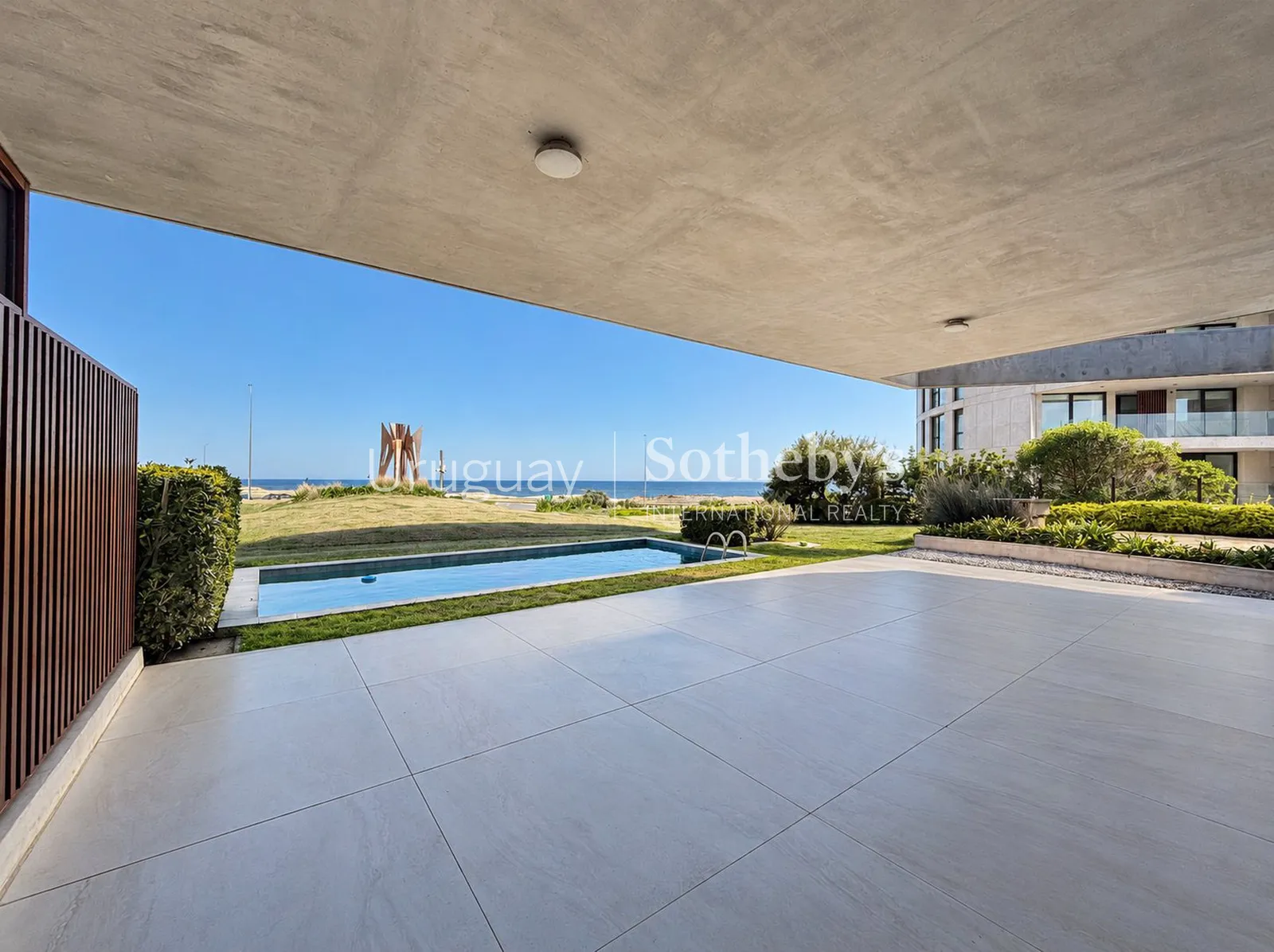 Unidad en Planta Baja con Piscina Privada