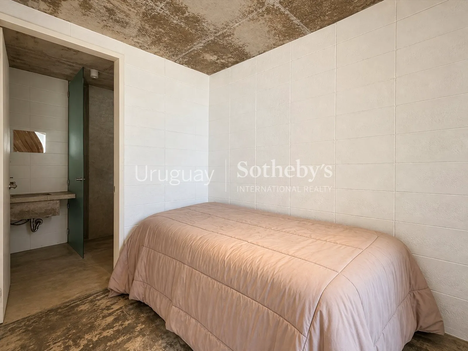 Splendid property in La Barra with sea view