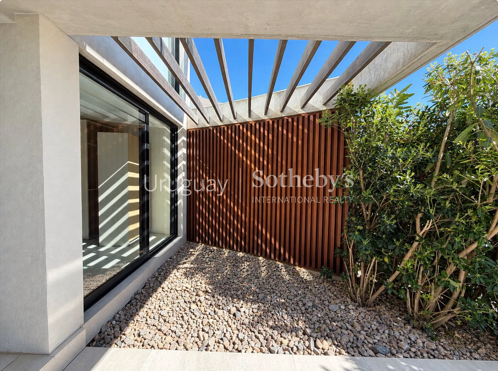 Unidad en Planta Baja con Piscina Privada